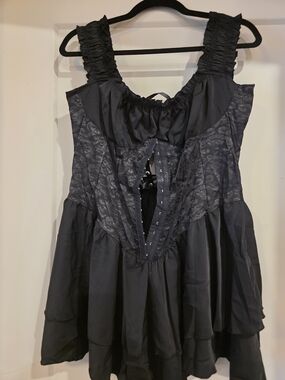 Elegant Black Corset-Style Dress